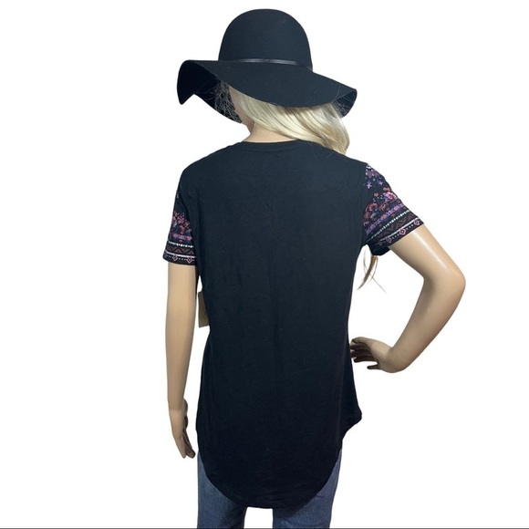 St. John’s Bay Black and floral print V-neck top - Picture 6 of 9